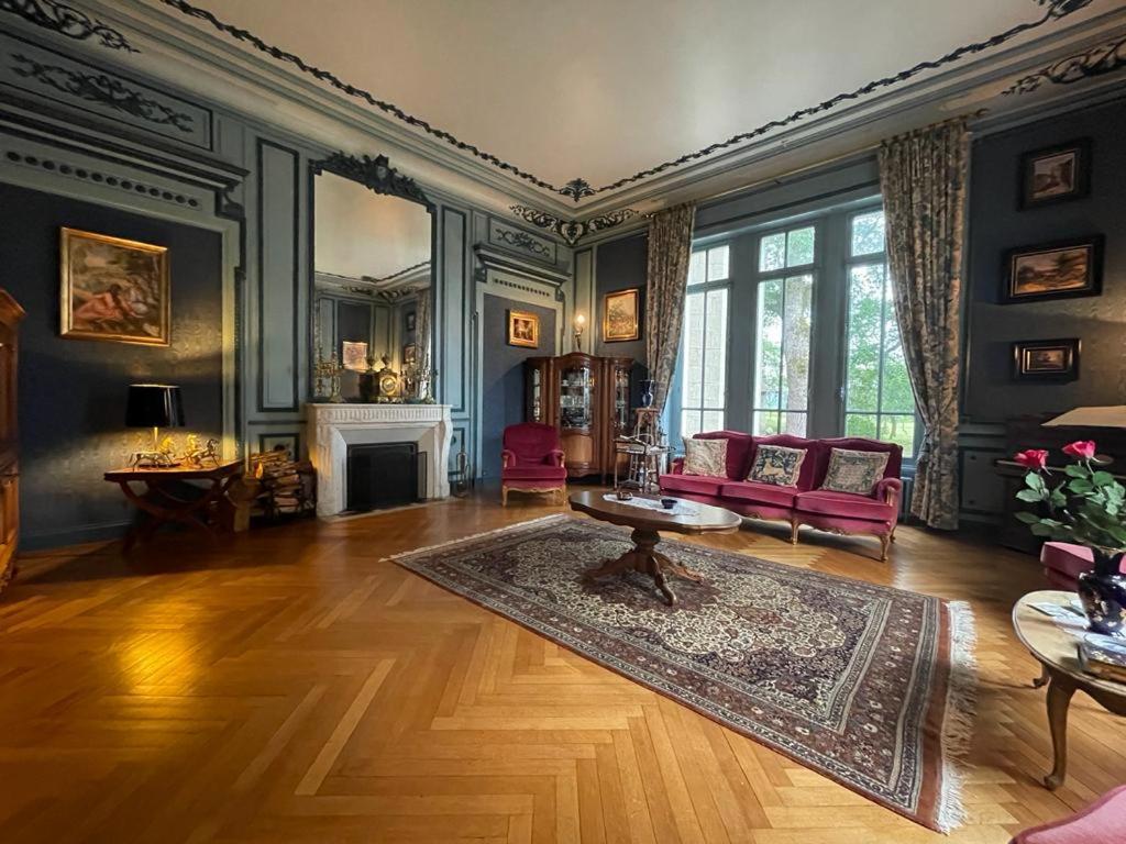 Chateau Maleplane Bed & Breakfast แซ็งต์-เลโอนาร์-เดอ-โนบลาต์ ภายนอก รูปภาพ