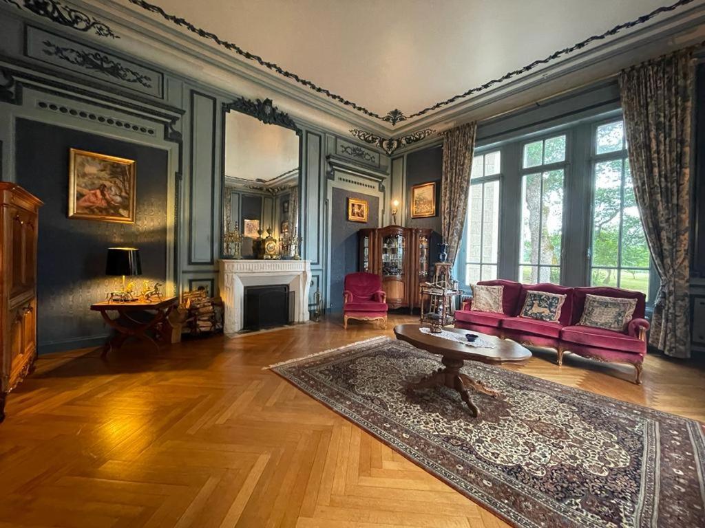Chateau Maleplane Bed & Breakfast แซ็งต์-เลโอนาร์-เดอ-โนบลาต์ ภายนอก รูปภาพ