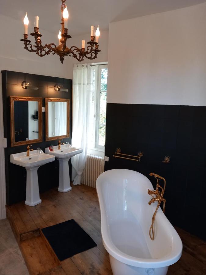 Chateau Maleplane Bed & Breakfast แซ็งต์-เลโอนาร์-เดอ-โนบลาต์ ภายนอก รูปภาพ